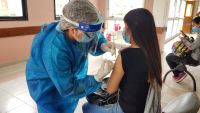 En Caleta Olivia también se vacunó a personal médico del Hospital Zonal