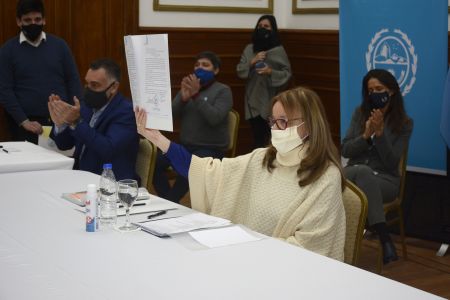 El Gobierno firmó un convenio para ampliación del Parque Provincial Cueva de la Manos