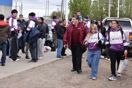 Alumnos del Industrial N°4 de Río Gallegos rumbo al Desafío Eco YPF