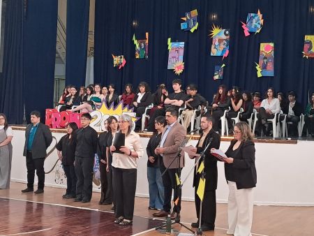 Emotiva ceremonia en el Polivalente de Arte.