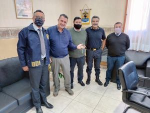 Se presentaron las placas identificatorias para las áreas de investigaciones de la Policía de Santa Cruz