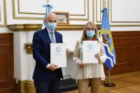 Alicia firmó un convenio marco para el impulso de la obra pública en Caleta Olivia