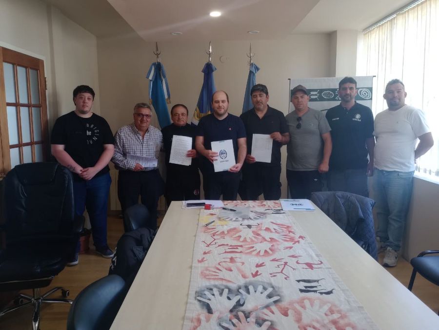 El Gobierno firm&oacute; contrato para la construcci&oacute;n del Polideportivo de Perito Moreno