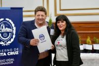 Pedro Luxen, jefe de Gabinete de Ministros, participó de la entrega de terrenos en Casa de Gobierno.