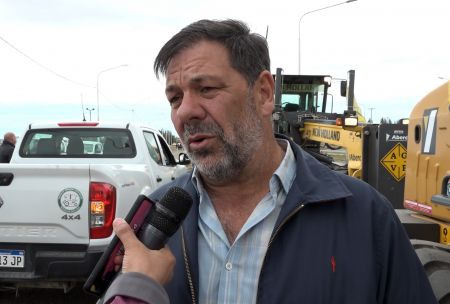 El gobernador Claudio Vidal entregó maquinaria y vehículos al Consejo Agrario Provincial