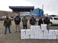 Vialidad Provincial entregó kits de ayuda humanitaria de la Cruz Roja a las localidades de la Cuenca Carbonífera