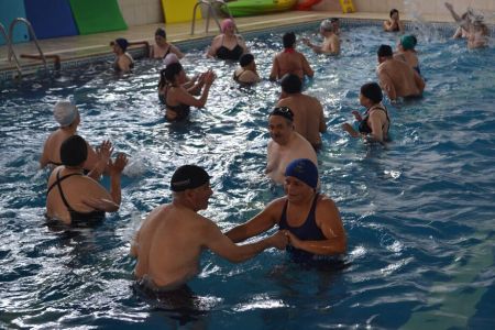 Adultos mayores disfrutaron de clases de Aquagym