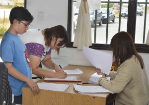 Entregan constancias de alumnos regular a más de 400 estudiantes del ICEP