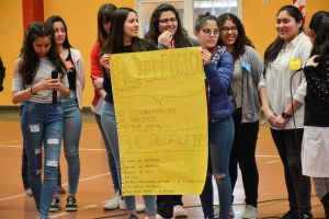 Estudiantes secundarios debatieron  sobre la elección de la Reina