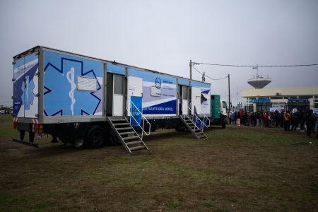 Salud y Registro Civil acompañaron la entrega de pescado en el barrio San Benito