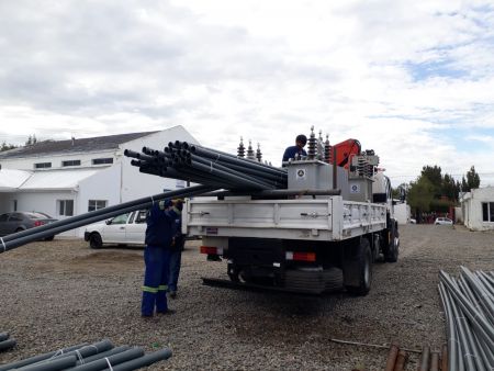 Se entregaron transformadores y materiales para fortalecer redes eléctricas y de agua en 28 de Noviembre