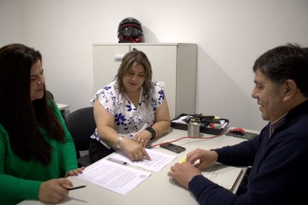 Juan Moyano junto a la intendenta de Gobernador Gregores, Carina Bosso.