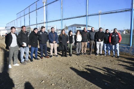 Autoridades Provinciales recorrieron la obra para la Liga de Fútbol de los Barrios