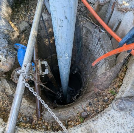 Caleta Olivia: realizan trabajos de mantenimiento en la Estación Elevadora N°8 para optimizar el sistema cloacal