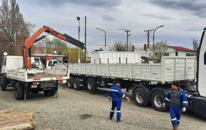 Arribaron materiales para avanzar en el tendido eléctrico hacia Monte León