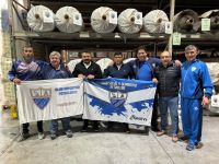 Claudio Vidal y Pablo Carrizo entregaron una nueva cancha sintética para el Club Petrolero de Caleta Olivia