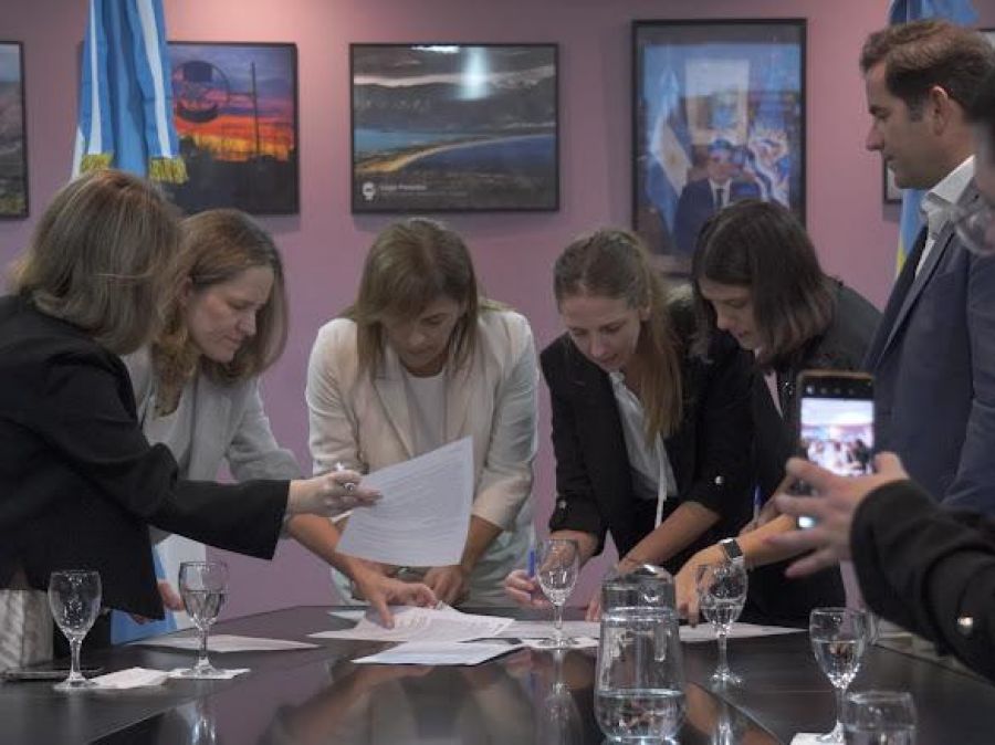 El Gobierno de Santa Cruz renov&oacute; su compromiso estrat&eacute;gico con la alfabetizaci&oacute;n