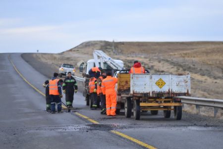 Vialidad Provincial realiza tareas de bacheo sobre la Ruta Nacional N° 40