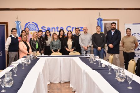 Santa Cruz fortalece las políticas de niñez y adolescencia con nuevos convenios del programa PAINA