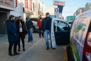 Alicia participó de la presentación del primer auto eléctrico en Santa Cruz