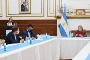 Gobierno firmó acuerdos para concretar la ejecución de obras en Puerto Deseado