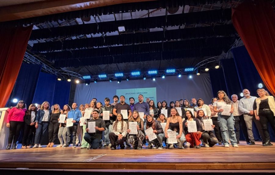 Santa Cruz puso en valor a la educación y el trabajo: entrega de certificados a los jóvenes que se capacitaron en minería