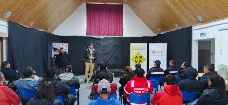 Distrigas y Vialidad Provincial en El Chaltén.