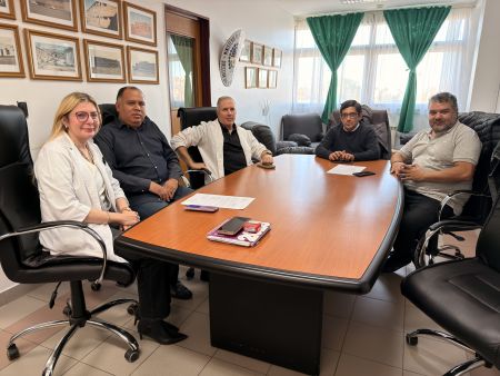 Autoridades provinciales mantuvieron una reunión con funcionarios del Hospital Zonal de Caleta Olivia.
