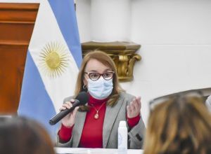 Alicia participa del acto central en Puerto Santa Cruz