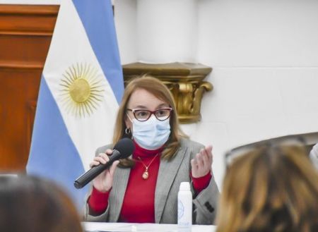 Alicia participa del acto central en Puerto Santa Cruz