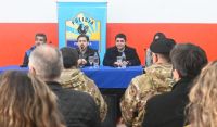 Se realizó la entrega de uniformes a Policías de Puerto Santa Cruz