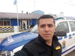 Un policía reanimó a un bebé de diez días y le salvó la vida