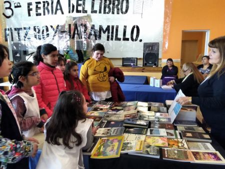 Cultura dijo presente en la Tercera Feria del Libro de Jaramillo y Fitz Roy