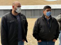 El gobernador de Claudio Vidal recorrió este domingo la planta avícola de Puerto Santa Cruz.