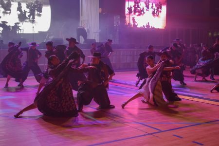 Cientos de personas vibraron al ritmo del folclore en la Gran Peña Popular