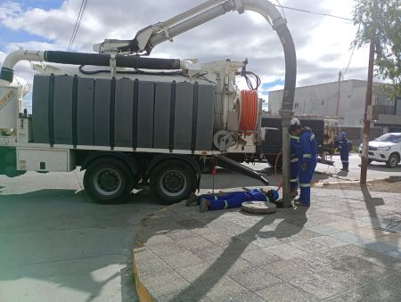 SPSE optimiza el sistema cloacal en Pico Truncado con intervenciones en puntos críticos