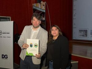 Maximiliano Gómez de Distrigas S.A. y la intendenta Carina Bosso.