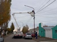 Servicios Públicos instala luminarias LED en los barrios YPF y Consejo Agrario