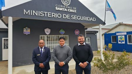 noticiaspuertosantacruz.com.ar - Imagen extraida de: https://noticias.santacruz.gob.ar/gestion/gobierno/item/32508-hecho-historico-vidal-inauguro-las-nuevas-dependencias-de-la-division-guardia-de-infanteria-en-caleta-olivia