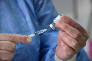 Vacunación Covid-19: Salud comienza a aplicar el tercer refuerzo a mayores de 18 años