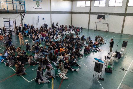 Estudiantes y familias participaron de una jornada de inicio del Ciclo Lectivo en el Colegio N°17