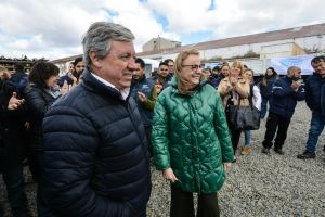 Alicia encabezó la entrega de vehículos a distritos de Servicios Públicos