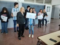 Continúan entregando notebook a estudiantes de Educación Secundaria