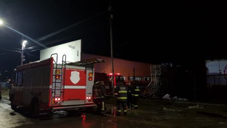 Incendio en los depósitos de Salud y Desarrollo Social habría sido intencional