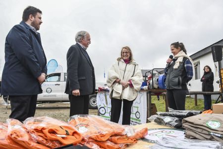 La Gobernadora junto a integrantes de su equipo de trabajo, se hizo presente en el CAP.