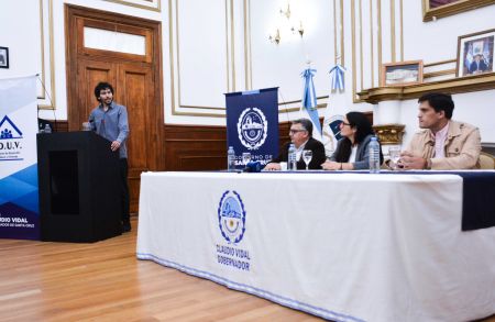 Concejales de Río Gallegos acompañaron la entrega de terrenos en Casa de Gobierno. 