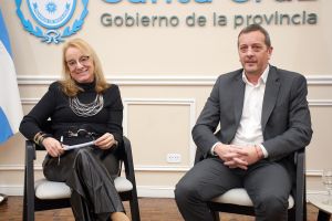 La gobernadora Alicia Kirchner y el ministro Ignacio Perincioli. 