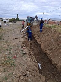 Servicios Públicos avanza en la ampliación de la red de cloacas en Piedra Buena