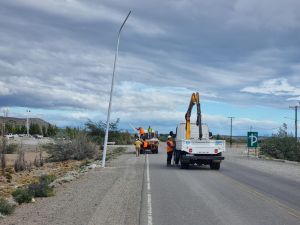 Servicios Públicos continúa instalando luminarias LED en rutas