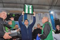 Vidal entregó aportes económicos y canchas de césped sintético a instituciones deportivas de Santa Cruz